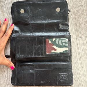 Black Leather Trifold Wallet Zipper Closure